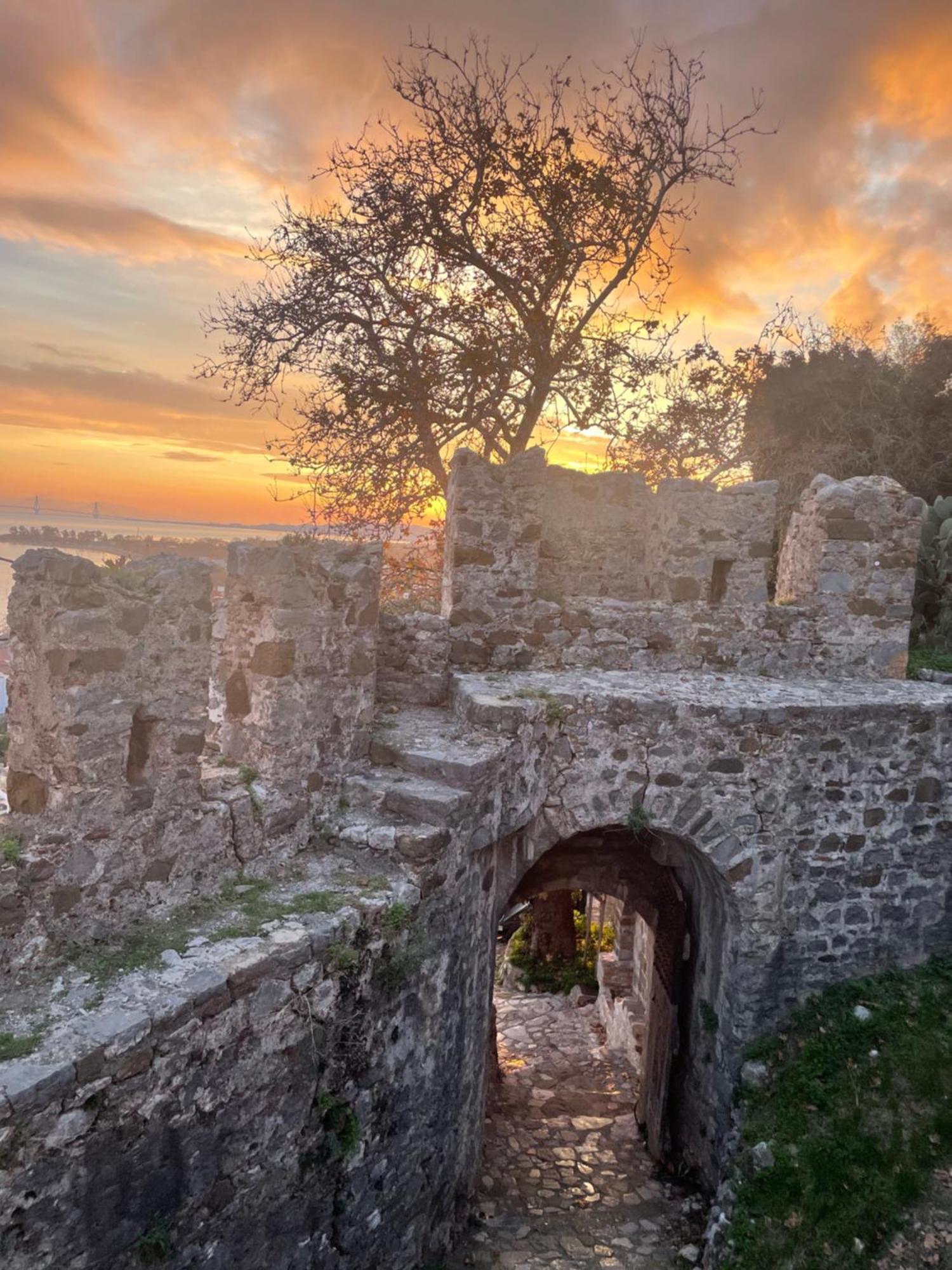 Sideroporta Castle Nafpaktos Pensionat Eksteriør billede